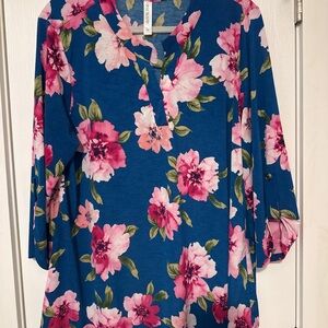 Women's Blue Floral V-Neck Tunic Top - Pink Flower Print